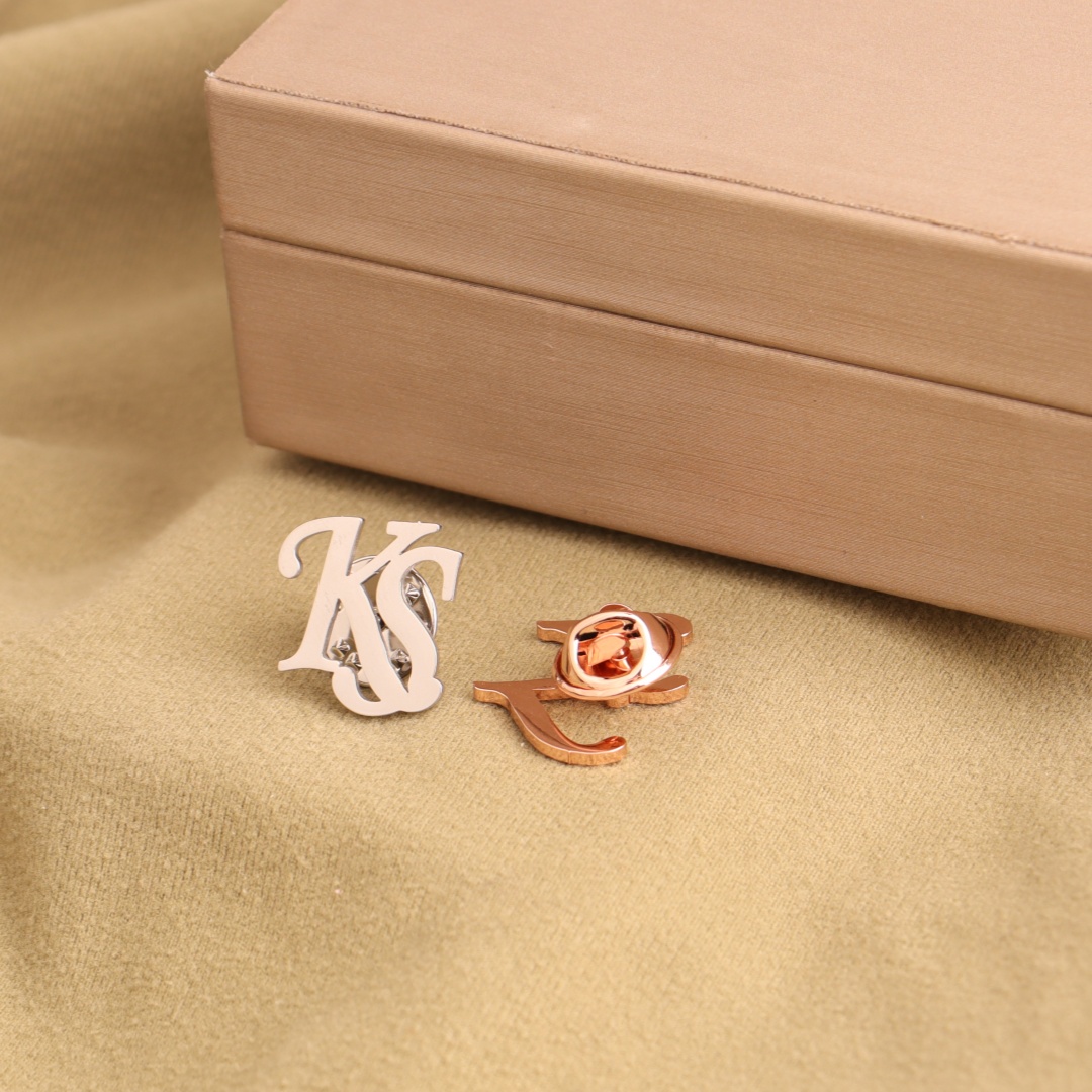 Pin Kerah Jaket Inisial Yang D - Vintage Brooch Pin ulasan dan harga